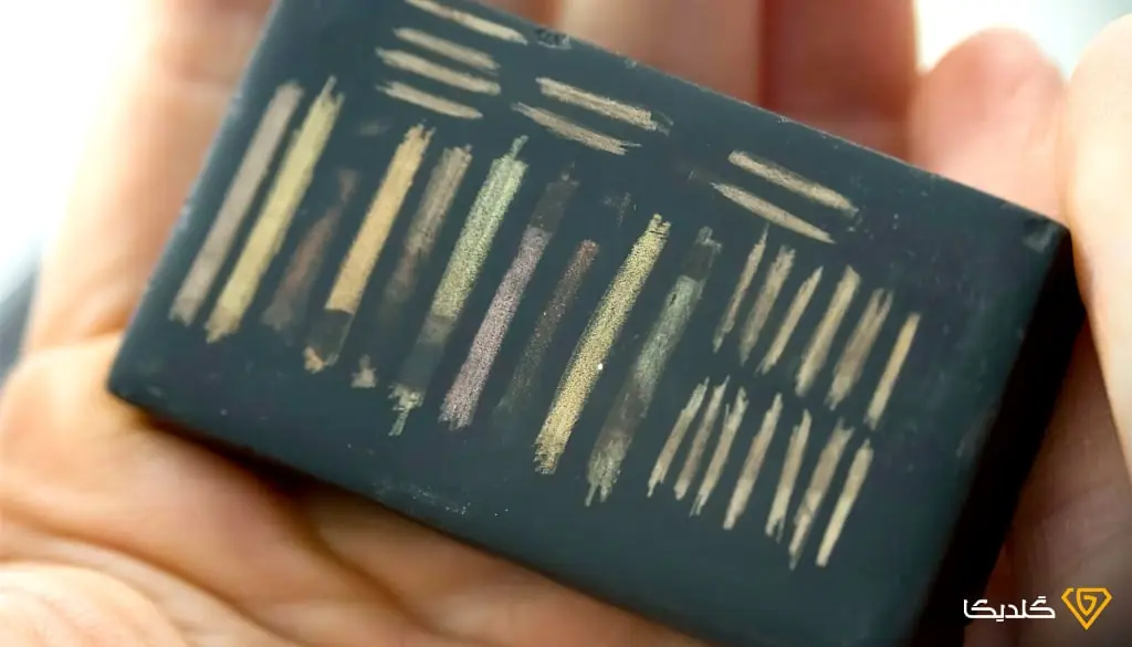 سنگ محک طلا، یکی از راههای تشخیص عیار طلاست.