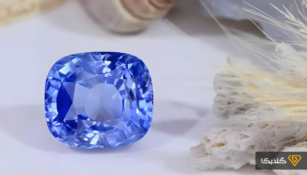 سنگ قیمتی یاقوت کبود (Sapphire)، خواهر آسمانی‌رنگ یاقوت سرخ، در شناخت سنگ‌های قیمتی جایگاهی ویژه دارد.