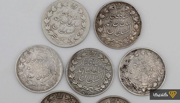 دینار یک سکه نقره است.
