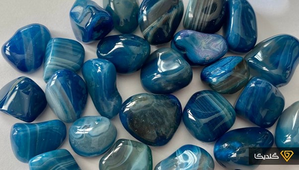 سنگ عقیق چیست؟ نگاهی متفاوت به سنگ عقیق 5 سنگ عقیق اتشین ناخالصی لیمونیت دارد.