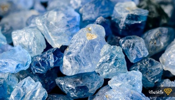 یاقوت کبود چیست و چطور یاقوت کبود اصل را شناسایی کنیم؟ 3 یاقوت کبود زیبایی خیره کننده ای دارد.