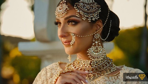طلای هندی مرواریدها و آویزهای ظریف می‌سازند.