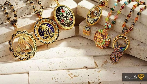 مینا کاری روی طلا هنر ظریفی است.