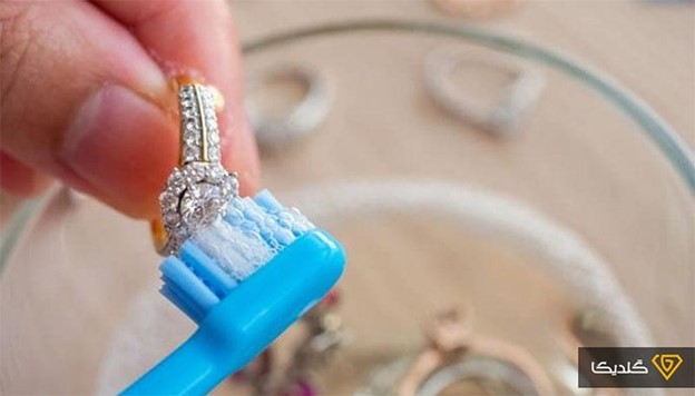تمیز کردن طلای سفید با جوش شیرین و دستمال پولیش