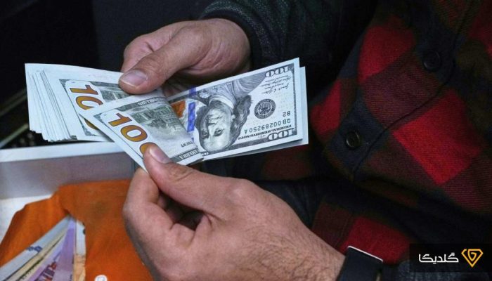 چرا دلار این روزها در برابر کاهش قیمت مقاومت می‌کند؟