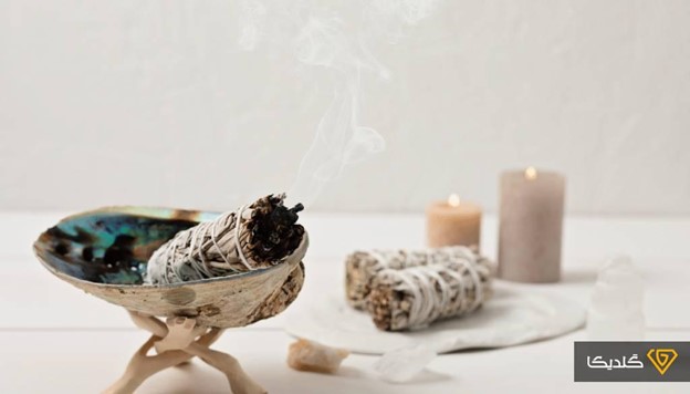 یکی از روشهای پاکسازی طلا از انرژی منفی، استفاده از دود است.