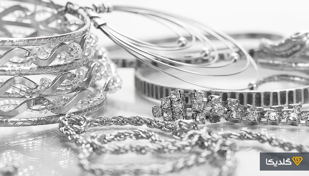 چگونه می‌توانیم با طلای سفید استایلی مناسب بزنیم؟