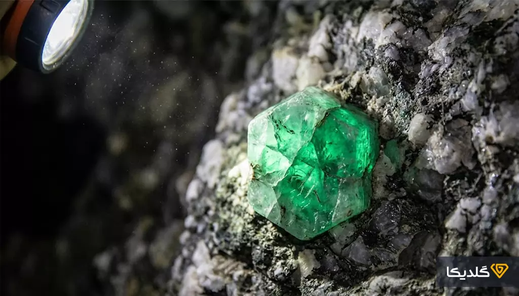 سنگ زمرد چیست؟ آشنایی با خواص شگفتانگیز زمرد 1 ماهیت علمی و کانیشناسی زمرد چیست؟