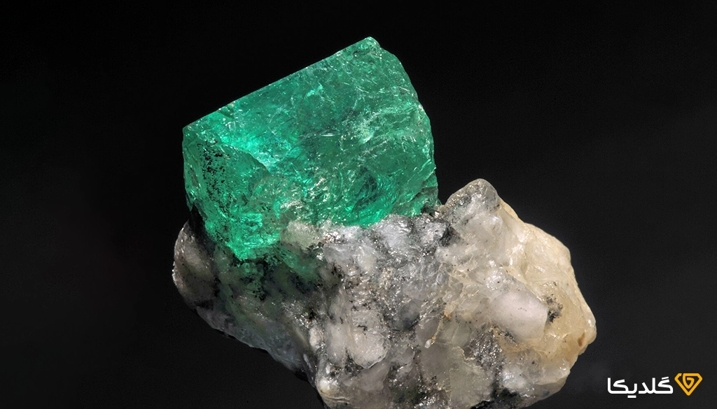 سنگ زمرد چیست و چه خواصی دارد؟