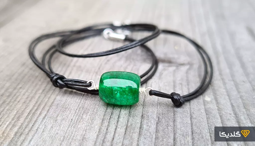 سنگ یشم چیست ؟ راهنمای جامع شناخت قیمت و تشخیص اصالت 1 یشم نفریت «Nephrite» چیست و چه ویژگیهایی دارد؟