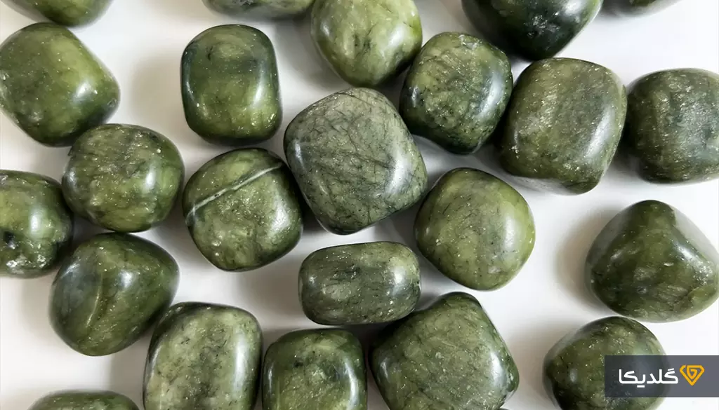 سنگ یشم چیست ؟ راهنمای جامع شناخت قیمت و تشخیص اصالت 3 خواص و جایگاه یشم در فرهنگ و انرژی درمانی چیست؟