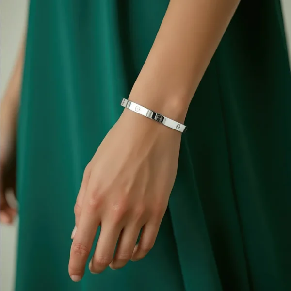 دستبند زنانه کارتیر لاو سفید